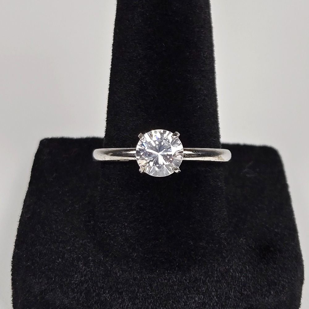 925 Sterling Silver Cubic Zirconia CZ Solitaire Ladies Band Ring‎ Size 7